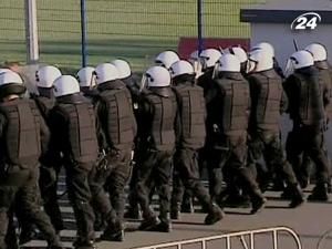 У Польщі футбольні пристрасті завершились заворушеннями У Польщі футбольні пристрасті завершились заворушеннями