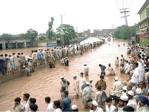У Пакистані евакуюють півмільйона людей через загрози нової повені У Пакистані евакуюють півмільйона людей через загрози нової повені