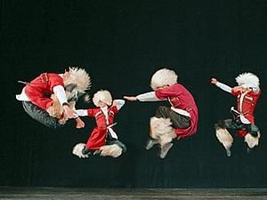 Саакашвілі: Людина повинна вміти станцювати національний грузинський танець Саакашвілі: Людина повинна вміти станцювати національний грузинський танець