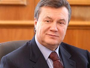 Янукович: Конституцію потрібно міняти