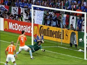 Рууд ван Ністелрой вже не гратиме за збірну? Рууд ван Ністелрой вже не гратиме за збірну?