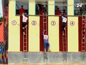 За титул найсильнішої команди змагаються пожежники у Донецьку За титул найсильнішої команди змагаються пожежники у Донецьку