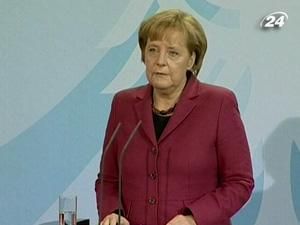 Меркель закликають обговорити з Януковичем питання свободи слова