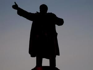 Полтавщина: невідомі обліпили фекаліями голову пам’ятника Леніну
