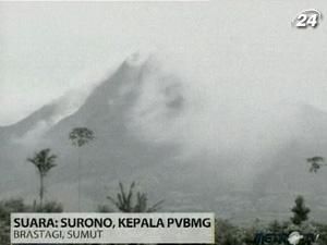 Індонезія: виверження вулкану змусило 12 тисяч людей покинути свої домівки Індонезія: виверження вулкану змусило 12 тисяч людей покинути свої домівки