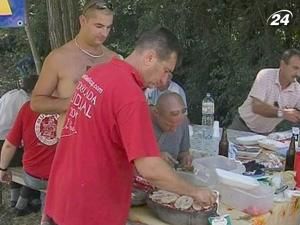 У Озремі відбувся кулінарний чемпіонат з приготування яєчок тварин У Озремі відбувся кулінарний чемпіонат з приготування яєчок тварин