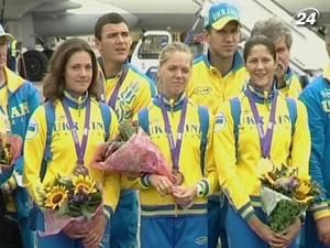 Юні українські олімпійці повернулись додому