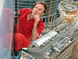 В Австралії на хмарочосі поліція затримала "людину-павука" В Австралії на хмарочосі поліція затримала "людину-павука"