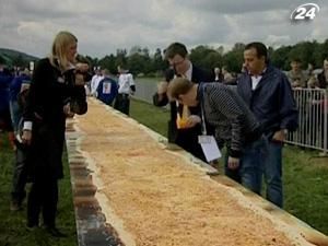 У Кракові спробували побити рекорд з випікання найбільшої піци - 30 серпня 2010 - Телеканал новин 24 У Кракові спробували побити рекорд з випікання найбільшої піци - 30 серпня 2010 - Телеканал новин 24