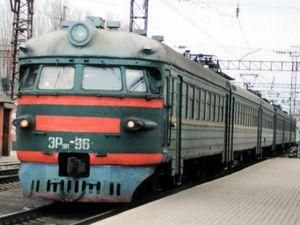 У Полтавській області школярка вилізла на дах електропоїзда і отримала травми У Полтавській області школярка вилізла на дах електропоїзда і отримала травми