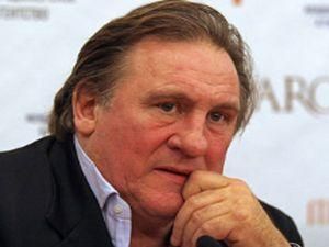 Скандаліст Депардьє кинув образливе слово на адресу Жюльет Бінош Скандаліст Депардьє кинув образливе слово на адресу Жюльет Бінош