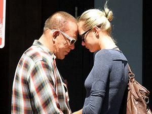 Міккі Рурк пишається своїми стосунками з 24-річною Макаренко Міккі Рурк пишається своїми стосунками з 24-річною Макаренко