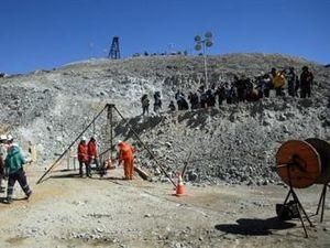У Чилі бурять тунель глибиною 700 м, щоб дістати 33 шахтарів