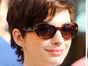 Енн Хетеуей обрізала своє шикарне волосся Енн Хетеуей обрізала своє шикарне волосся