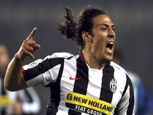 Каморанезі офіційно в "Штутгарті" Каморанезі офіційно в "Штутгарті"