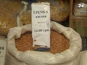 Янукович доручив знизити ціни на гречку