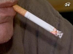 У Греції відтепер заборонено курити у громадських місцях У Греції відтепер заборонено курити у громадських місцях