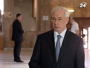 Азаров все ще сподівається на знижку від Росії на газ Азаров все ще сподівається на знижку від Росії на газ