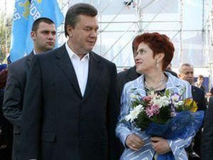 Янукович не бере свою дружину в Китай Янукович не бере свою дружину в Китай