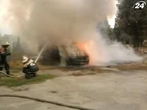 У Кременчуці згоріли чотири іномарки У Кременчуці згоріли чотири іномарки