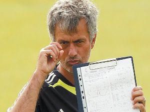 Моурінью не може знайти спільну мову із Хедірою та Озілом Моурінью не може знайти спільну мову із Хедірою та Озілом