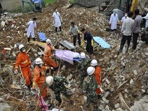 У Китаї зсув ґрунту накрив 70 людей У Китаї зсув ґрунту накрив 70 людей