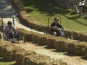 У Брісбені змагались на власноруч створених мінікарах У Брісбені змагались на власноруч створених мінікарах