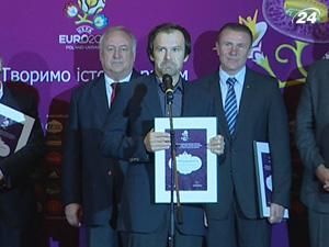 Сергій Бубка та Святослав Вакарчук - стали офіційно друзями ЄВРО-2012 Сергій Бубка та Святослав Вакарчук - стали офіційно друзями ЄВРО-2012