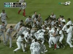 Під час бейсбольного матчу "Флорида" - "Вашингтон" відбулась бійка Під час бейсбольного матчу "Флорида" - "Вашингтон" відбулась бійка