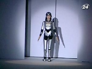 Моделі будуть непотрібними - роботів на подіум Моделі будуть непотрібними - роботів на подіум