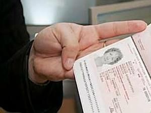 Чернівці: СБУ затримали злочинців під час збуту підроблених закордонних паспортів Чернівці: СБУ затримали злочинців під час збуту підроблених закордонних паспортів