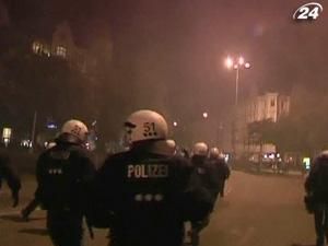 У німецькому Гамбурзі музичний фестиваль переріс у сутички молоді із поліцією У німецькому Гамбурзі музичний фестиваль переріс у сутички молоді із поліцією