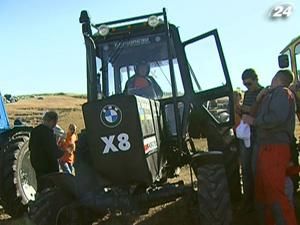 20 трактористів виборювали на своїх "болідах" звання найшвидшого