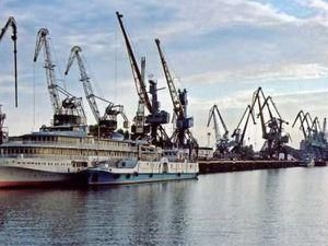 У Керчі на співробітника порту висипалось 4 тонни вугілля з ковшу У Керчі на співробітника порту висипалось 4 тонни вугілля з ковшу