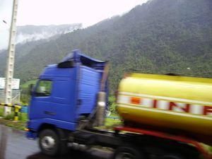 В Еквадорі водій в'їхав у зупинку: 15 людей загинуло В Еквадорі водій в'їхав у зупинку: 15 людей загинуло