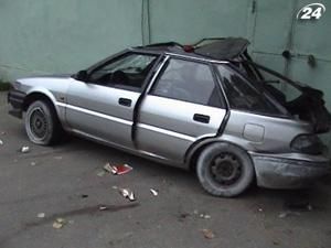 "Надшвидкий" водій Toyota в’їхав у будинок: загинули дві дівчини "Надшвидкий" водій Toyota в’їхав у будинок: загинули дві дівчини