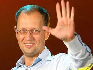 Яценюк розповів про основну перевагу над конкурентами Яценюк розповів про основну перевагу над конкурентами