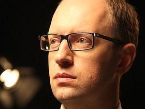 Яценюк займається навчанням членів своєї партії Яценюк займається навчанням членів своєї партії