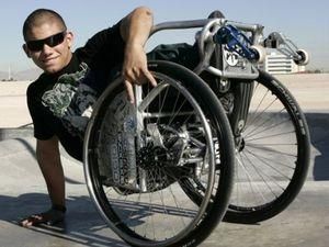 Американський юнак-інвалід демонструє дива на інвалідному візку (ВІДЕО) Американський юнак-інвалід демонструє дива на інвалідному візку (ВІДЕО)