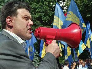 Тягнибок взявся за очищення українського футболу Тягнибок взявся за очищення українського футболу