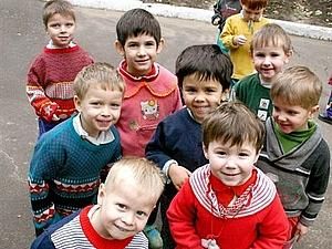 Київ: влада створить майданчики для черг біля посольств Київ: влада створить майданчики для черг біля посольств