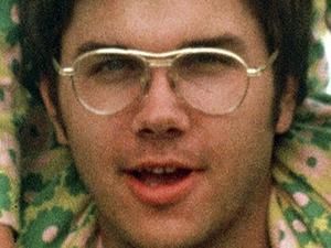 Убивця Леннона вшосте просить звільнити його Убивця Леннона вшосте просить звільнити його