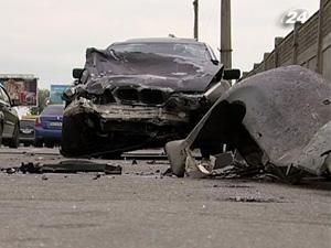 ДТП на Броварському проспекті на півдня перетворила його на затор ДТП на Броварському проспекті на півдня перетворила його на затор