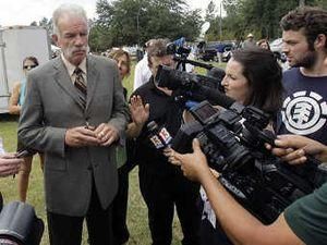 У США пастор зібрав 200 Коранів, щоб їх спалити У США пастор зібрав 200 Коранів, щоб їх спалити