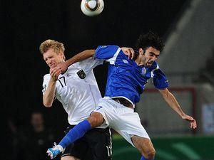 Мертезакер пропустить місяць Мертезакер пропустить місяць