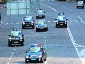 Під Києвом кортеж Януковича утворив кілометровий корок на півгодини Під Києвом кортеж Януковича утворив кілометровий корок на півгодини