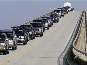 Харків: дівчина загинула, зірвавшись з мосту Харків: дівчина загинула, зірвавшись з мосту