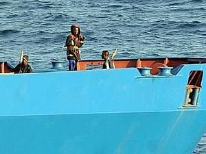 Сомалійські пірати відпустили корабель із 15 людьми на борту Сомалійські пірати відпустили корабель із 15 людьми на борту