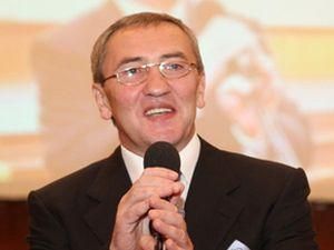 Черновецький радіє ліквідації районних рад Черновецький радіє ліквідації районних рад