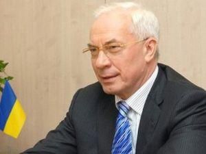 Азаров: роблю все можливе для вивчення української мови